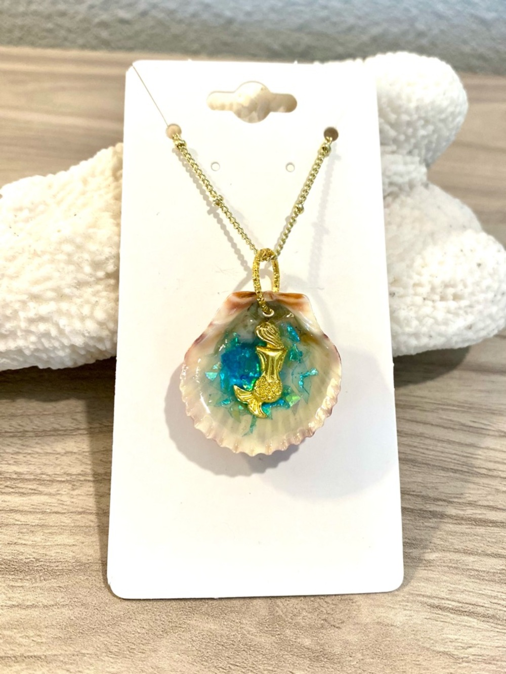 20. Mermaid Shell Pendant Reversible Necklace - Blue & Gold
